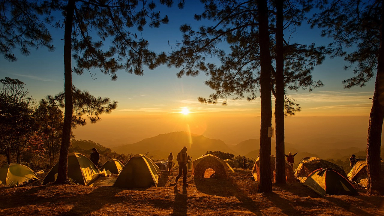 Zelte auf dem Campingplatz